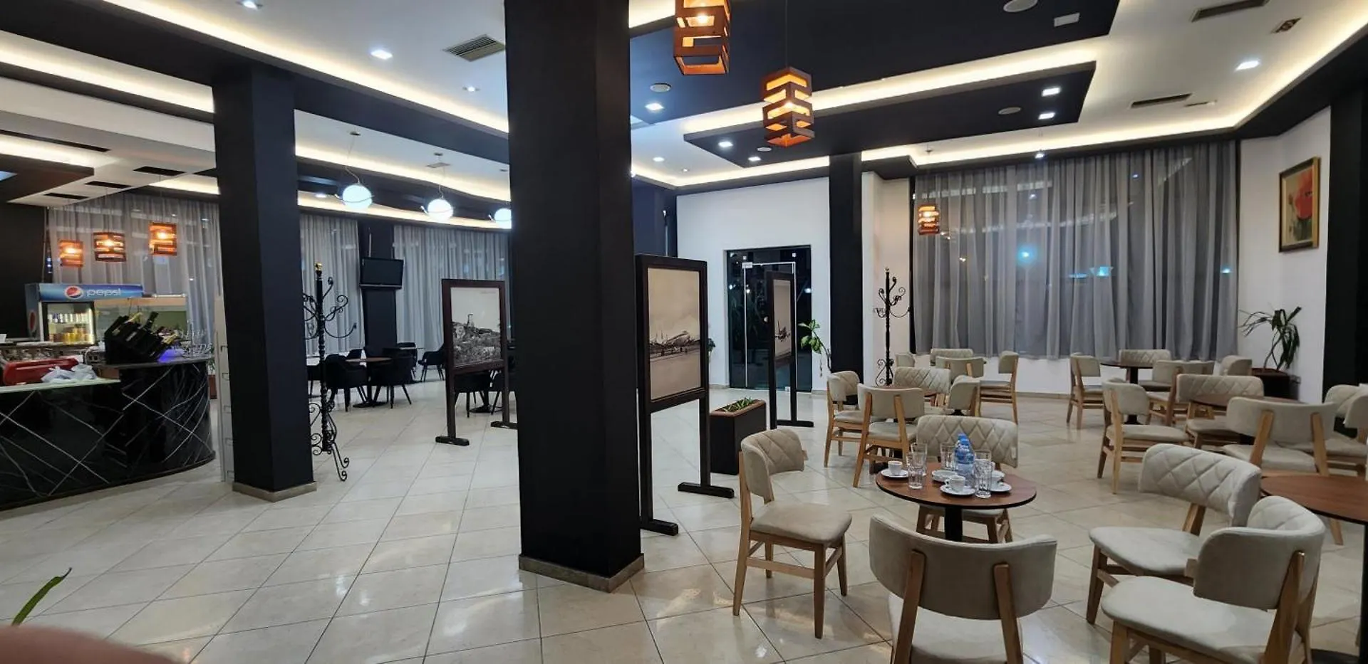 Hotel Kleo Vorë 3*,  Albania